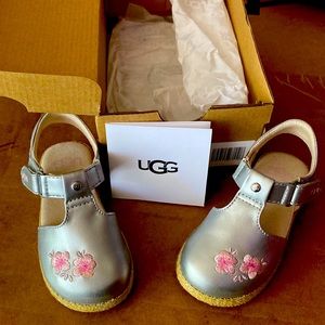 Toddler Ugg Emmery sandals size 7c